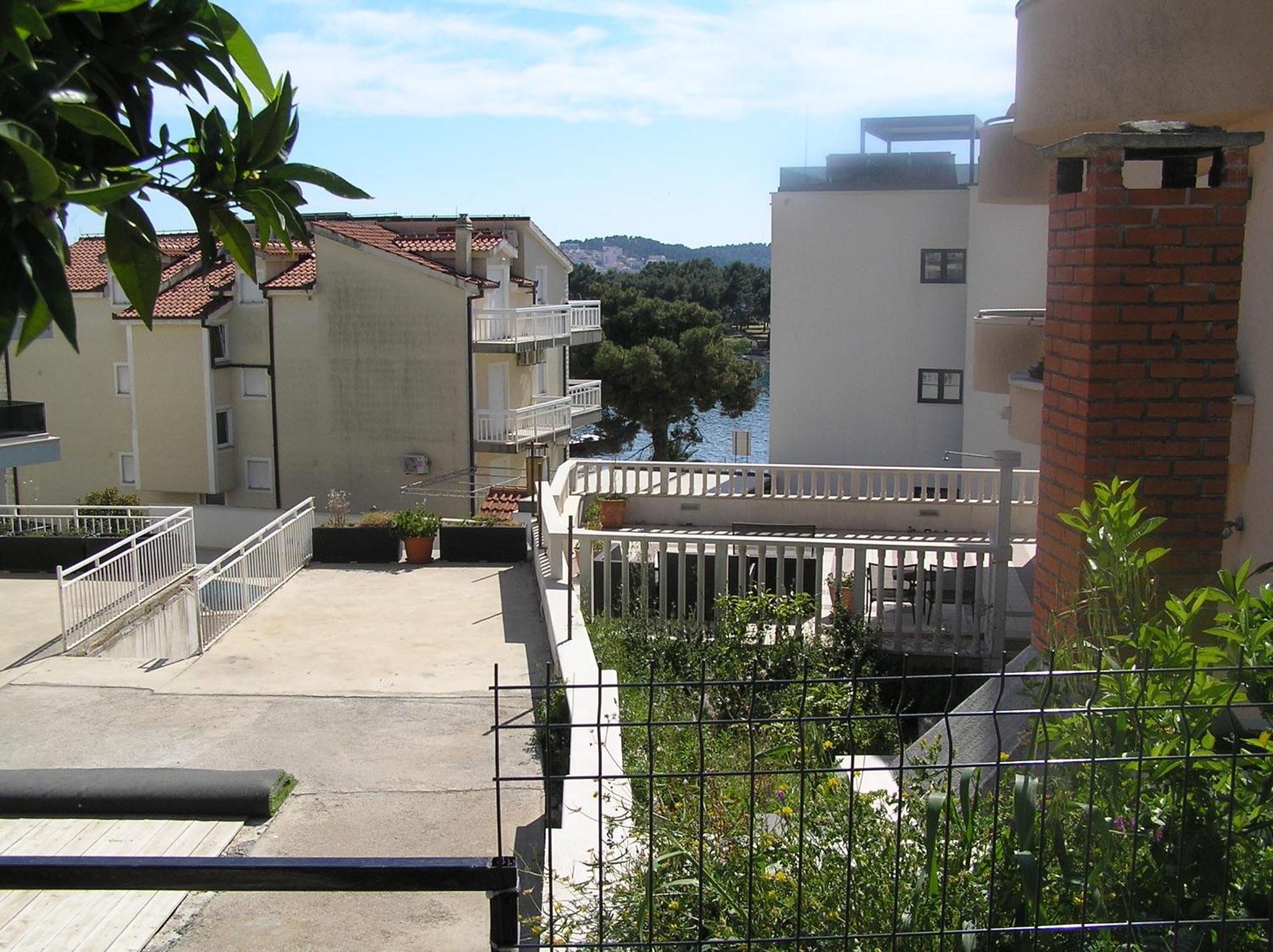 Studio Apartments Fabjanac Trogir Exteriör bild